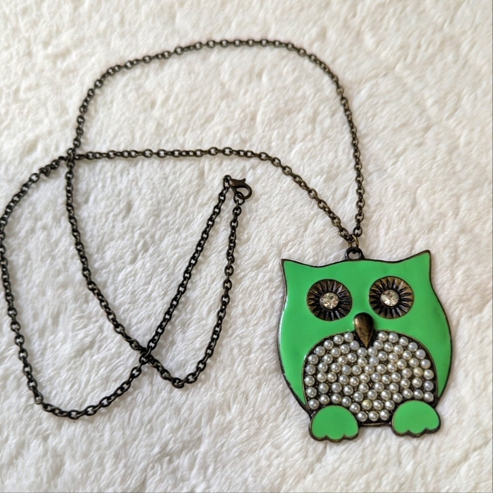 Darling Green Enamel Owl Pendant Necklace w/ Rhinestone & Faux Pearl Accents